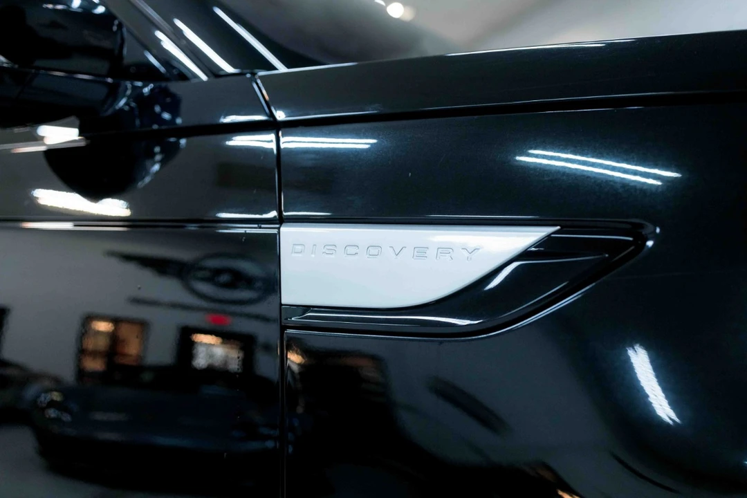 2020 Land Rover Discovery 5th Gen - Image 15 of 21