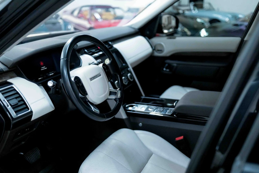 2020 Land Rover Discovery 5th Gen - Image 2 of 21