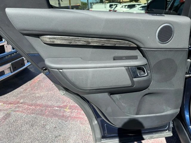 2020 Land Rover Discovery 5th Gen - Image 19 of 31