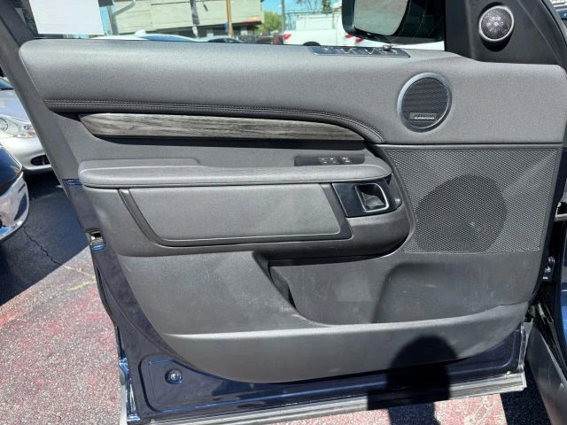 2020 Land Rover Discovery 5th Gen - Image 17 of 31