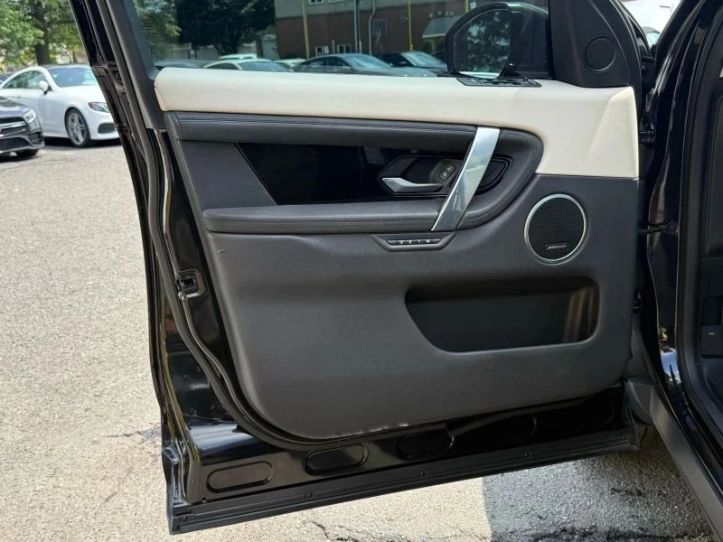 2020 Land Rover Discovery 5th Gen - Image 7 of 12