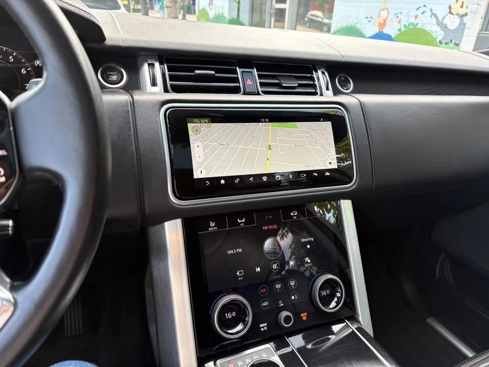 2020 Land Rover Range Rover L405 - Image 9 of 17