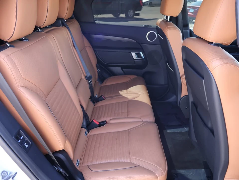 2020 Land Rover Discovery 5th Gen - Image 9 of 10