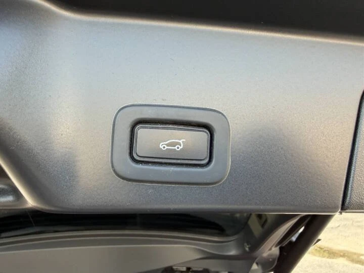2020 Land Rover Range Rover Evoque 2nd Gen - Image 10 of 20