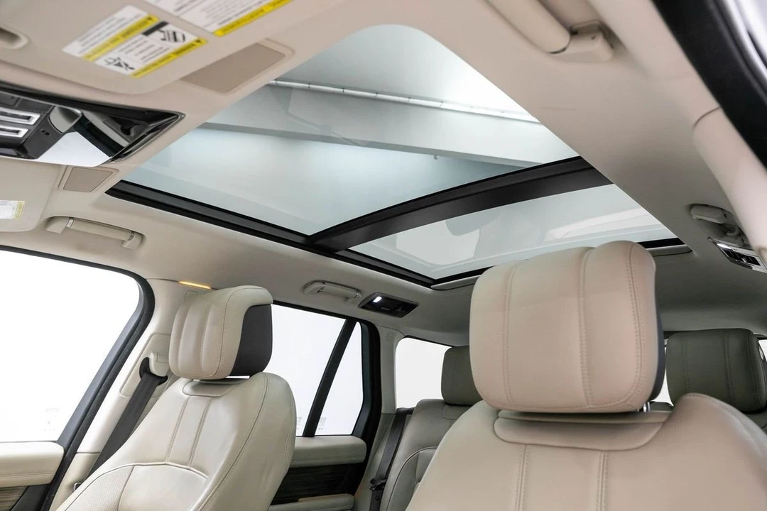 2020 Land Rover - Image 21 of 31