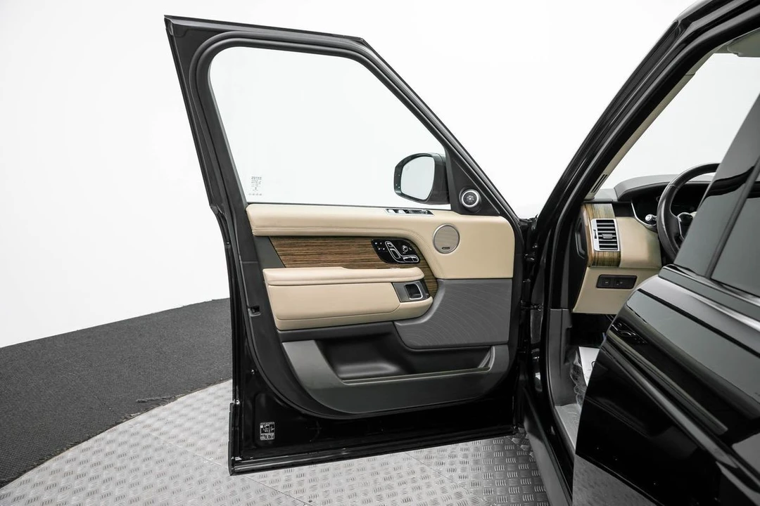 2020 Land Rover - Image 9 of 31