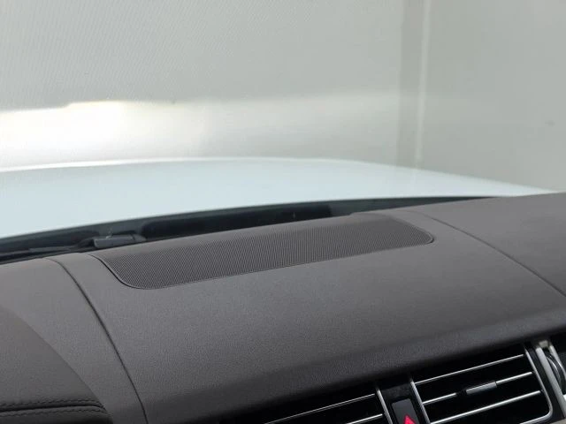 2020 Land Rover - Image 27 of 31