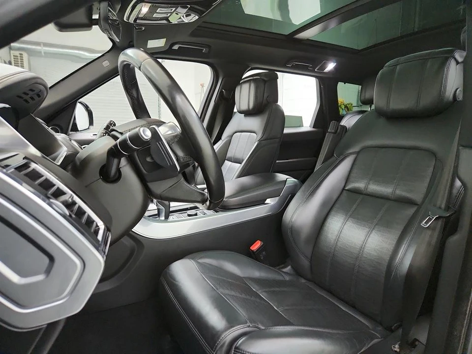 2020 Land Rover - Image 14 of 31
