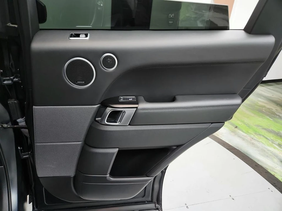 2020 Land Rover - Image 30 of 31
