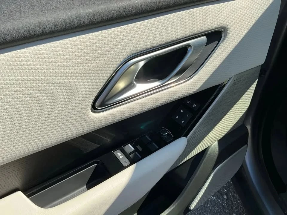2020 Land Rover Range Rover Velar - Image 18 of 20