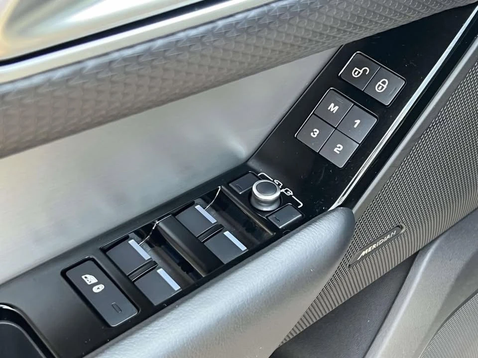 2020 Land Rover Range Rover Velar - Image 18 of 20