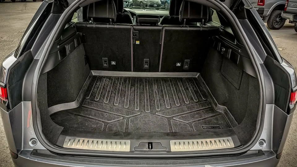 2020 Land Rover Range Rover Velar - Image 8 of 20