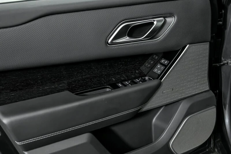 2020 Land Rover Range Rover Velar - Image 17 of 21