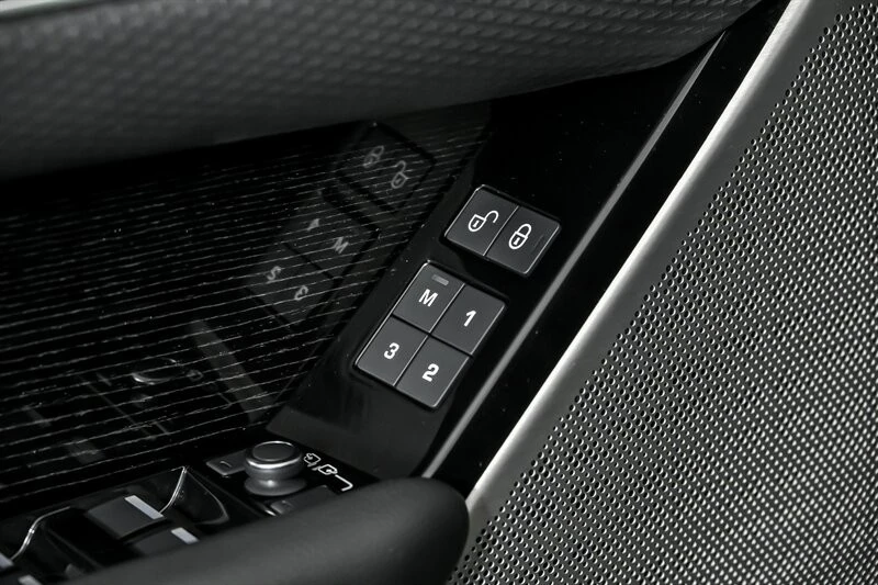 2020 Land Rover Range Rover Velar - Image 18 of 21