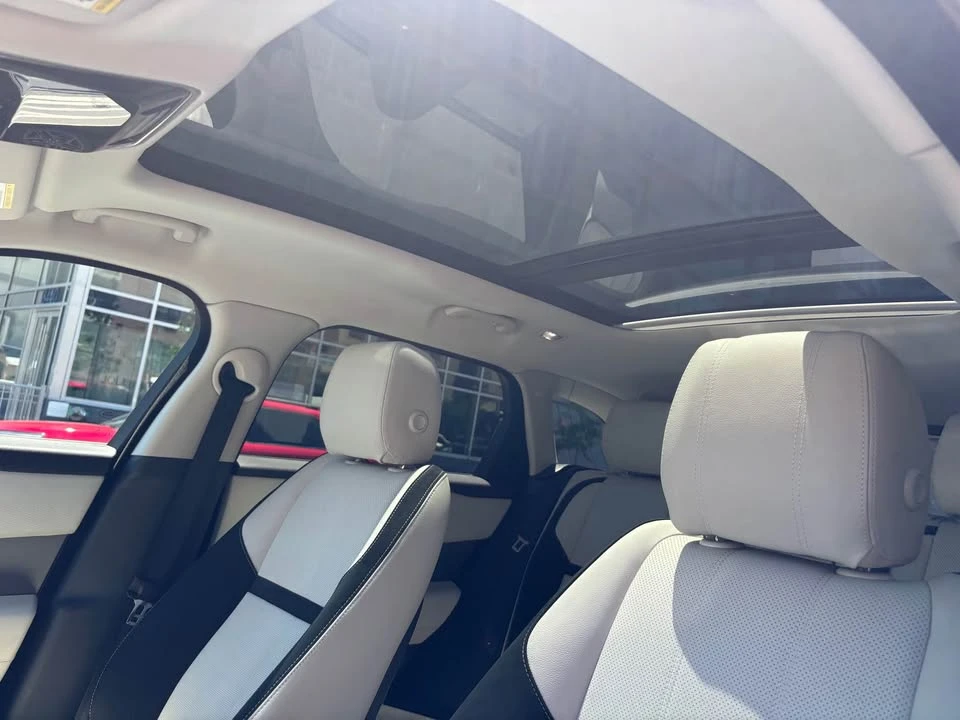 2020 Land Rover Range Rover Velar - Image 15 of 20