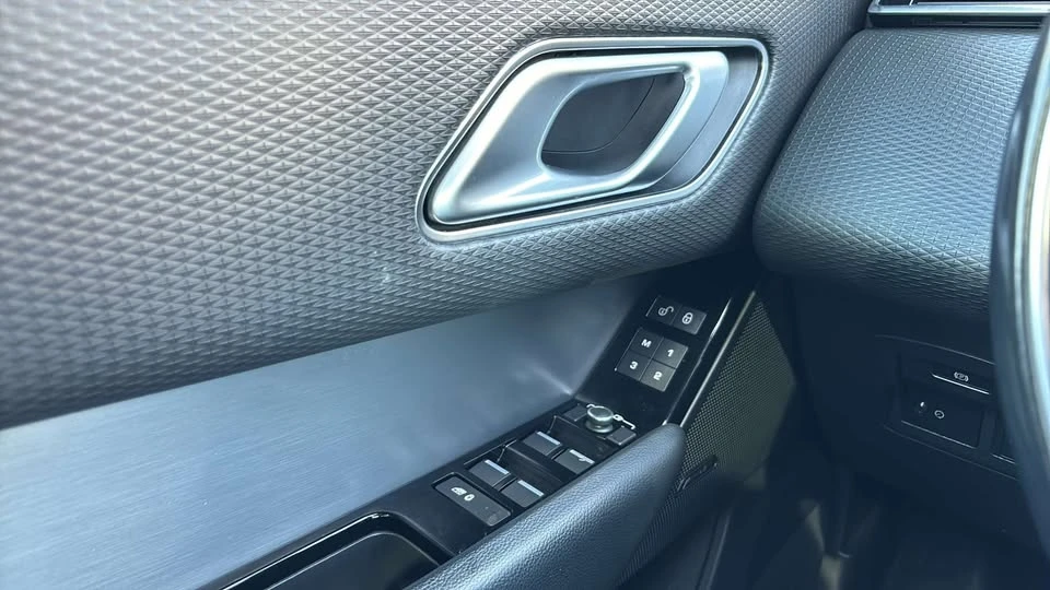2020 Land Rover Range Rover Velar - Image 14 of 19
