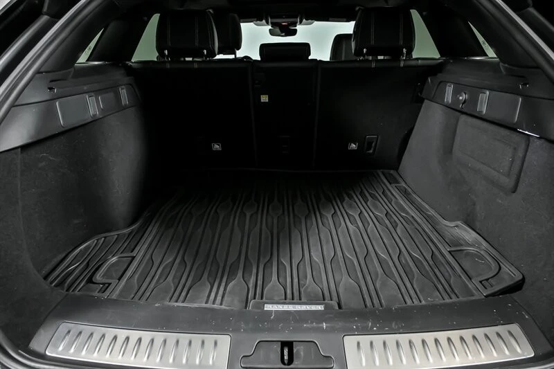 2020 Land Rover Range Rover Velar - Image 13 of 21