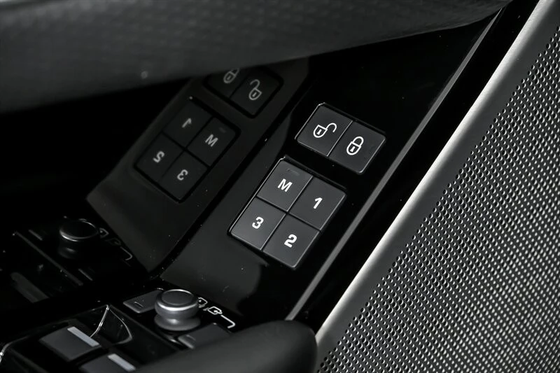 2020 Land Rover Range Rover Velar - Image 16 of 21
