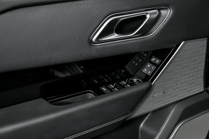 2020 Land Rover Range Rover Velar - Image 15 of 21