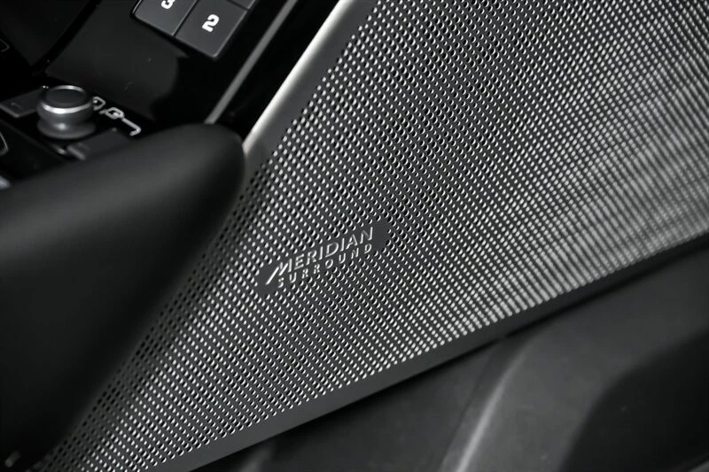 2020 Land Rover Range Rover Velar - Image 17 of 21