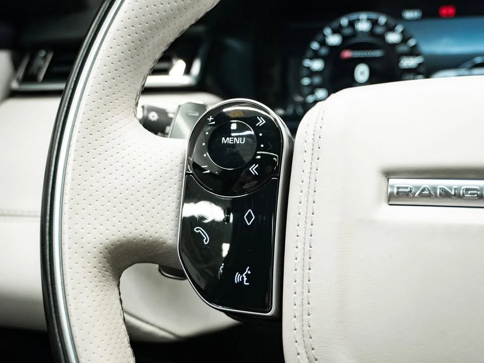 2020 Land Rover Range Rover Velar - Image 17 of 20