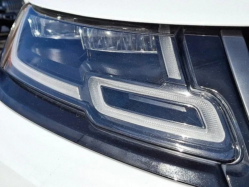 2020 Land Rover Range Rover Velar - Image 10 of 12
