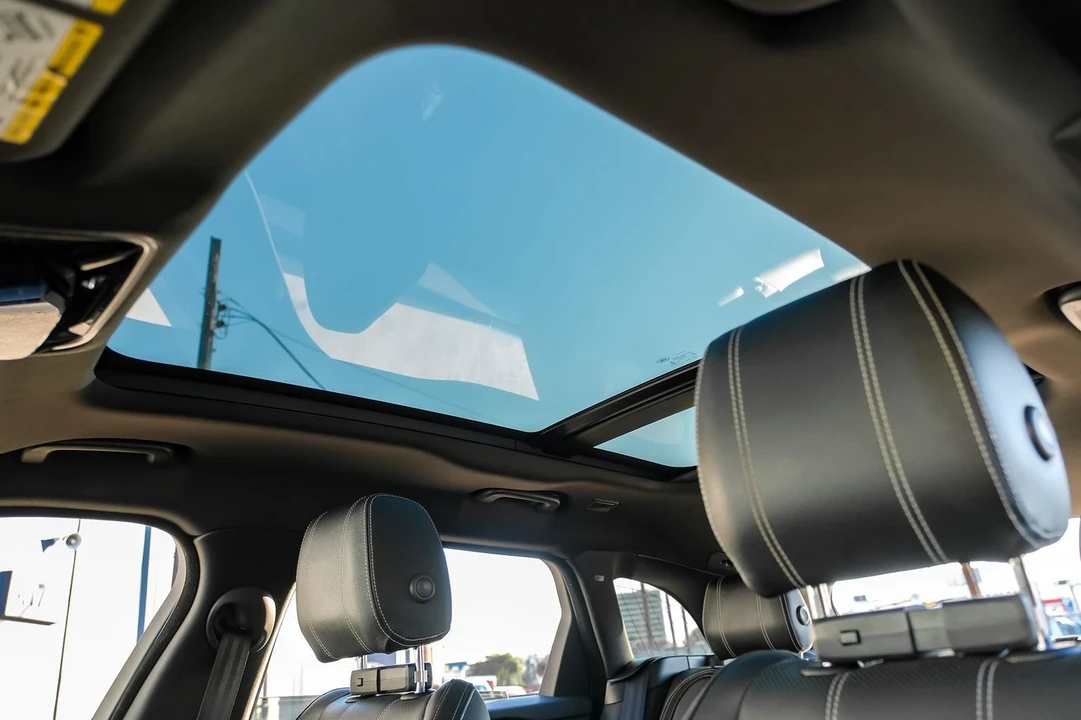 2020 Land Rover Range Rover Velar - Image 6 of 21