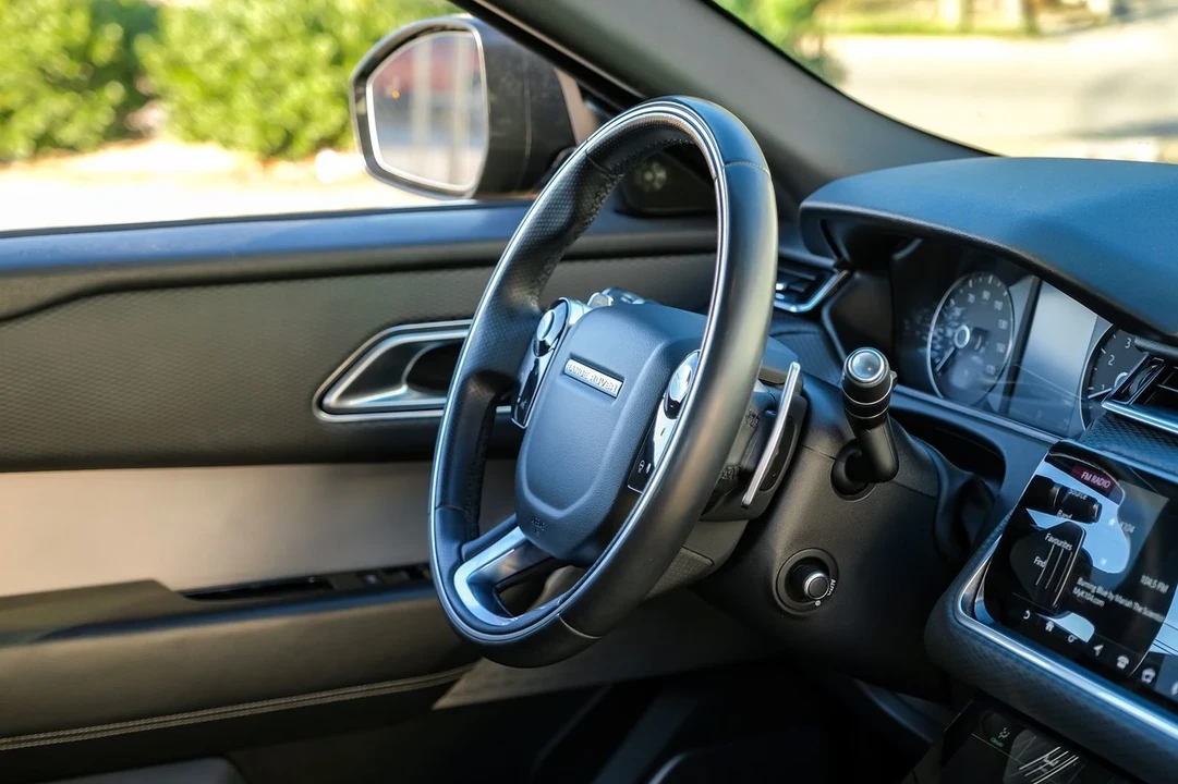2020 Land Rover Range Rover Velar - Image 13 of 21