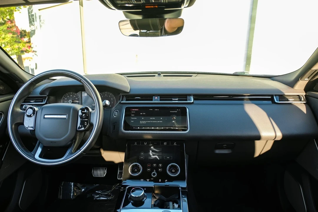 2020 Land Rover Range Rover Velar - Image 14 of 21