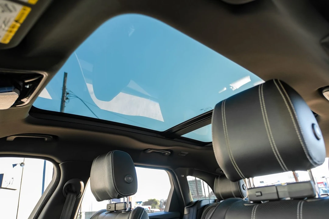 2020 Land Rover Range Rover Velar - Image 6 of 21