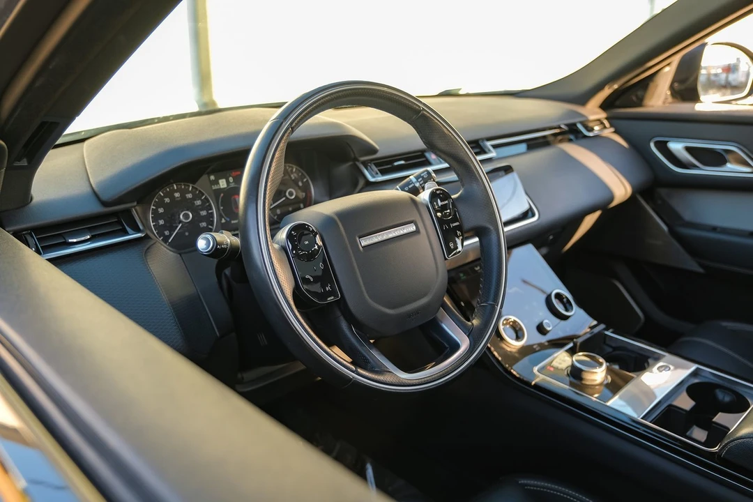 2020 Land Rover Range Rover Velar - Image 15 of 21