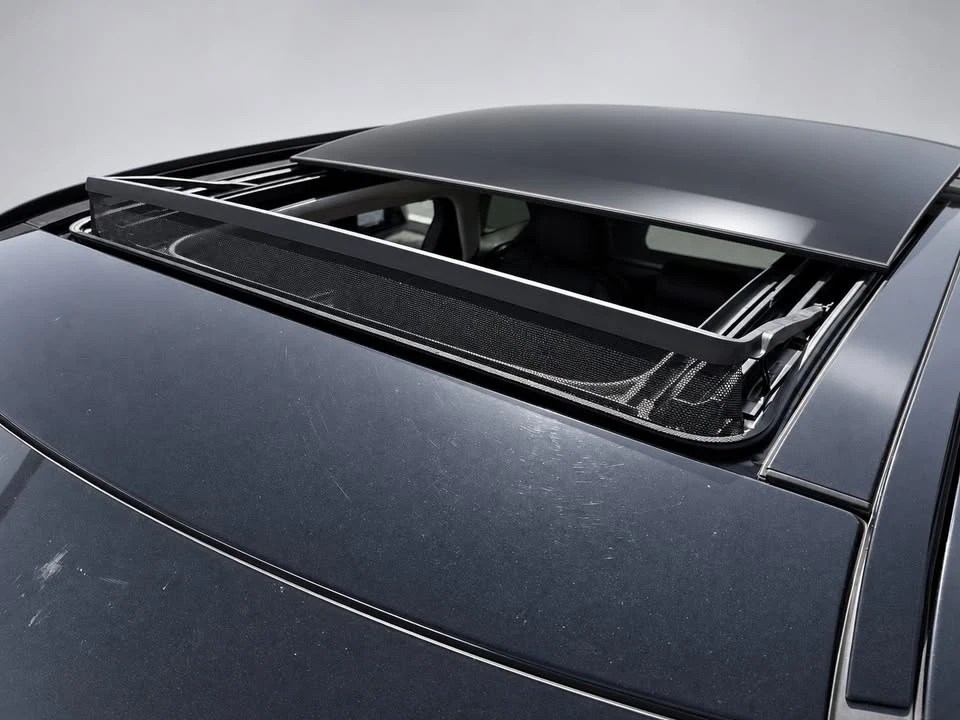 2020 Land Rover Range Rover Velar - Image 15 of 18