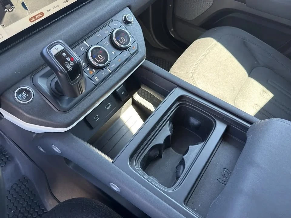 2020 Land Rover Defender L663 - Image 11 of 19