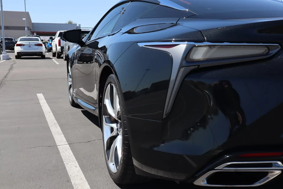 2020 Lexus LC - Image 17 of 20