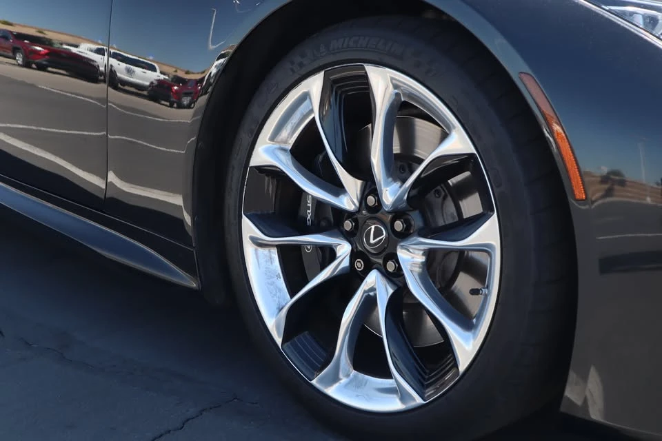 2020 Lexus LC - Image 18 of 20
