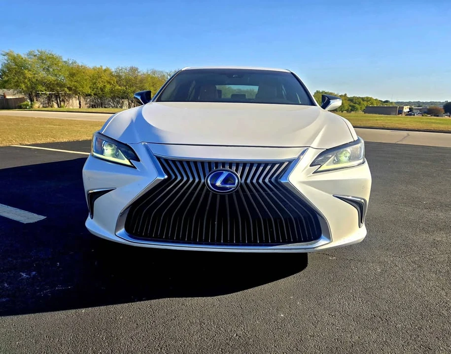 2020 Lexus ES 7th Gen - Image 2 of 12