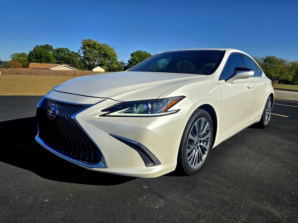 2020 Lexus ES 7th Gen - Image 3 of 12