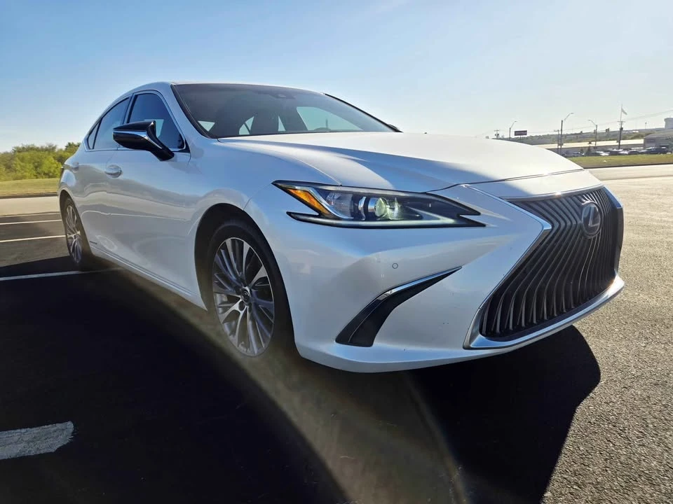 2020 Lexus ES 7th Gen - Image 4 of 12
