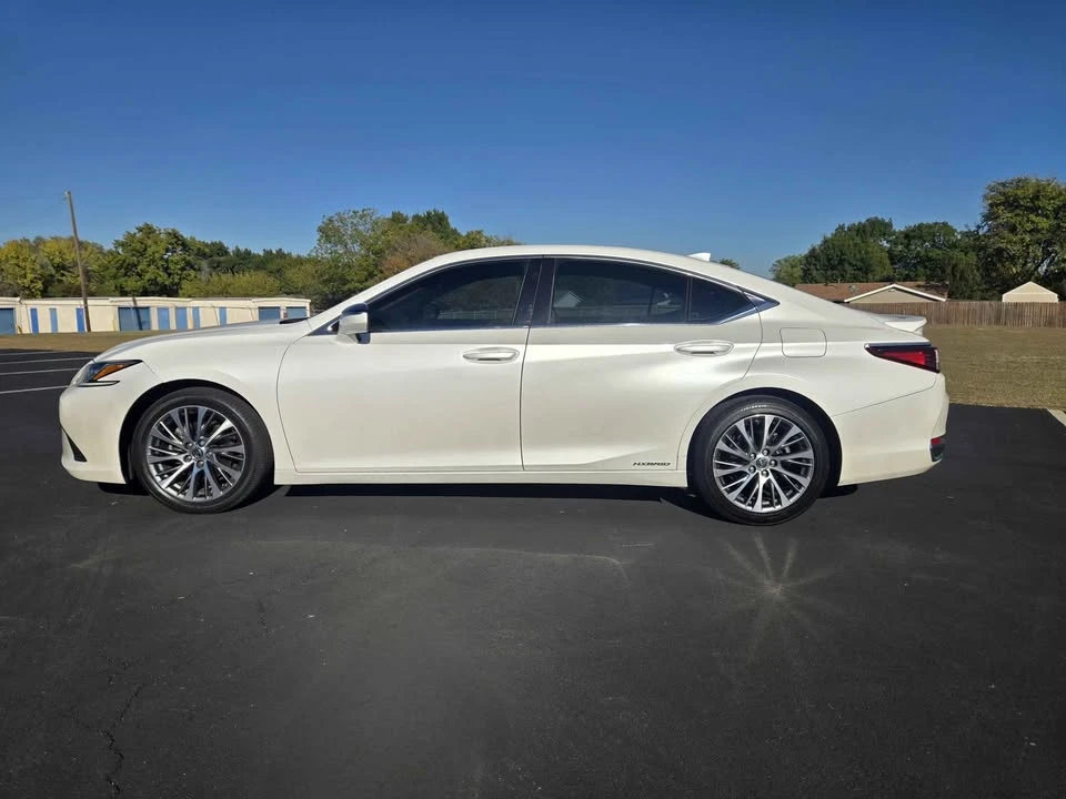 2020 Lexus ES 7th Gen - Image 7 of 12