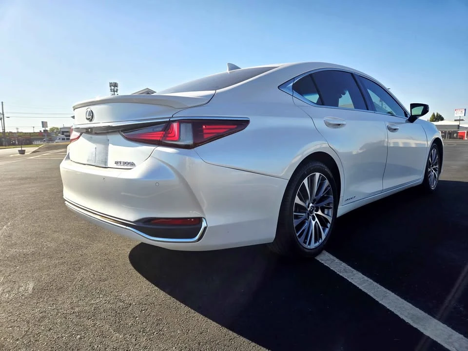 2020 Lexus ES 7th Gen - Image 5 of 12
