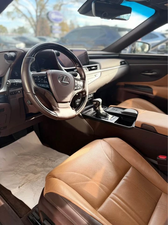 2020 Lexus ES 7th Gen - Image 6 of 9