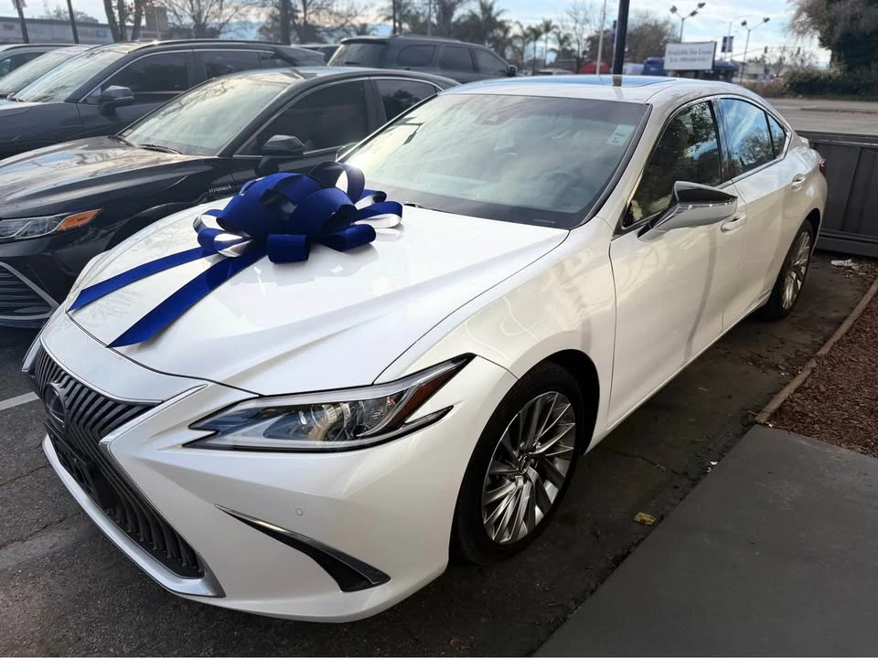 2020 Lexus ES 7th Gen - Image 2 of 9