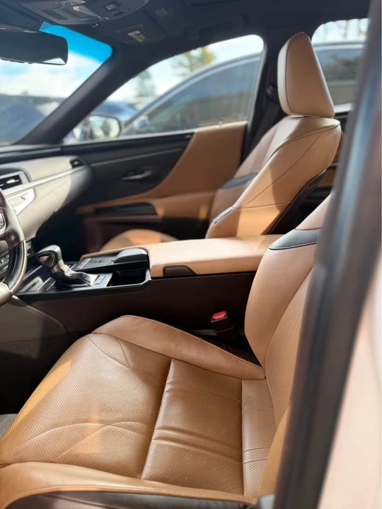 2020 Lexus ES 7th Gen - Image 7 of 9
