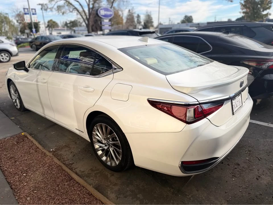 2020 Lexus ES 7th Gen - Image 4 of 9
