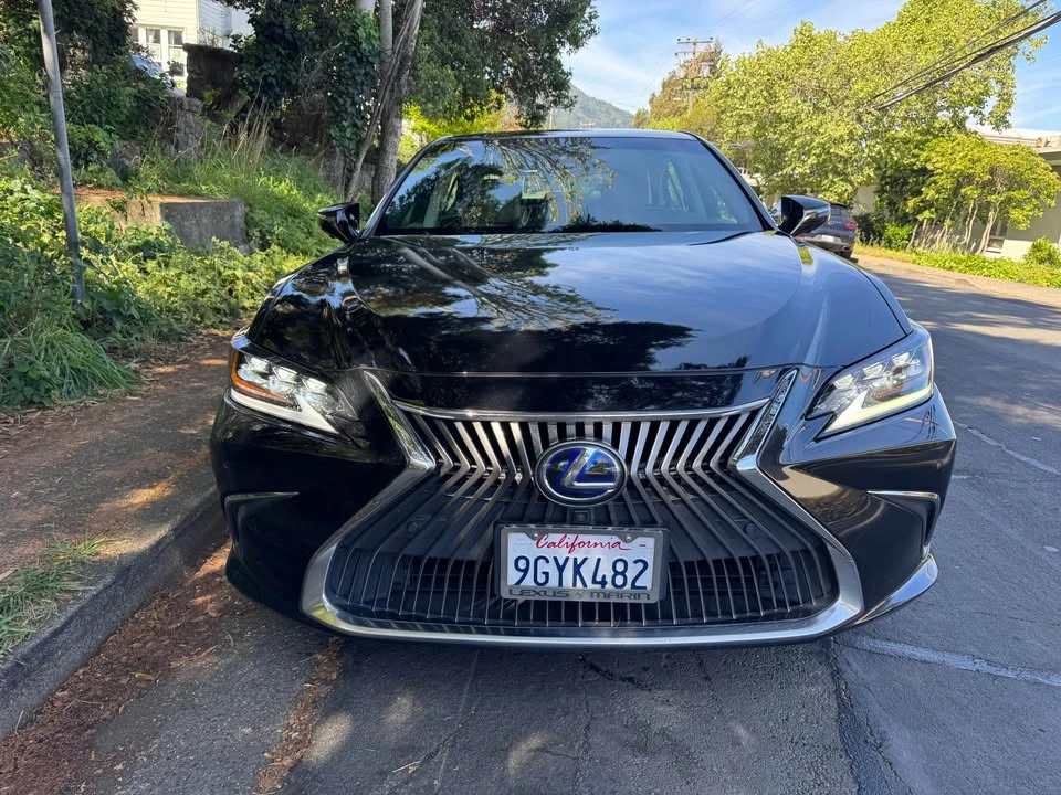 2020 Lexus ES 7th Gen - Image 2 of 19