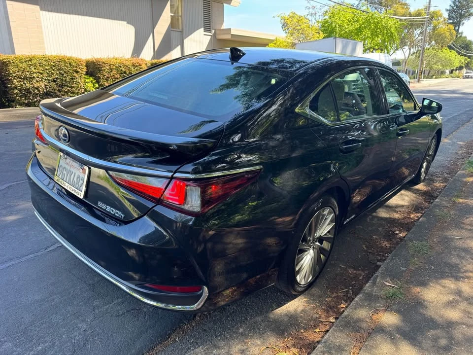 2020 Lexus ES 7th Gen - Image 4 of 19