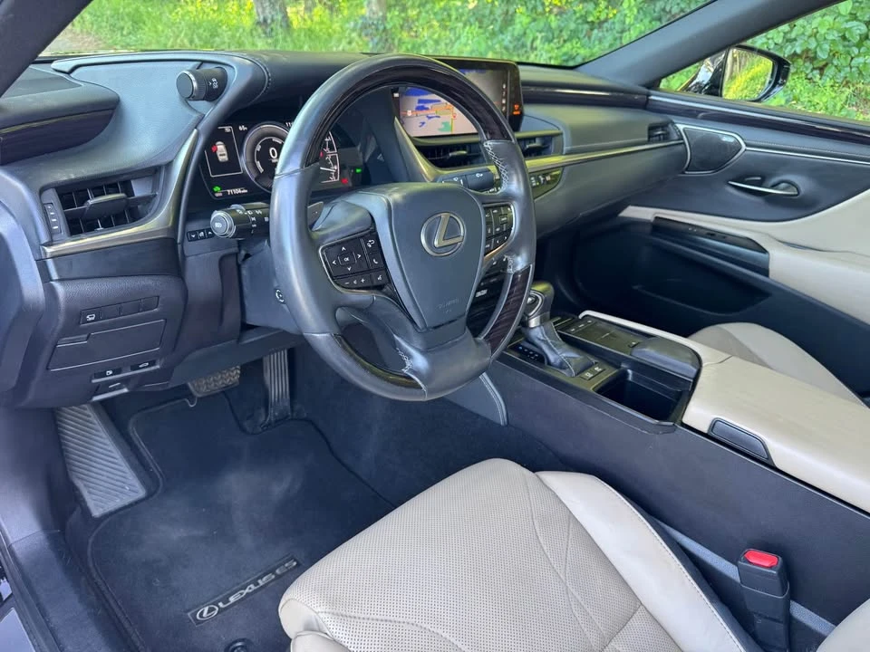 2020 Lexus ES 7th Gen - Image 7 of 19