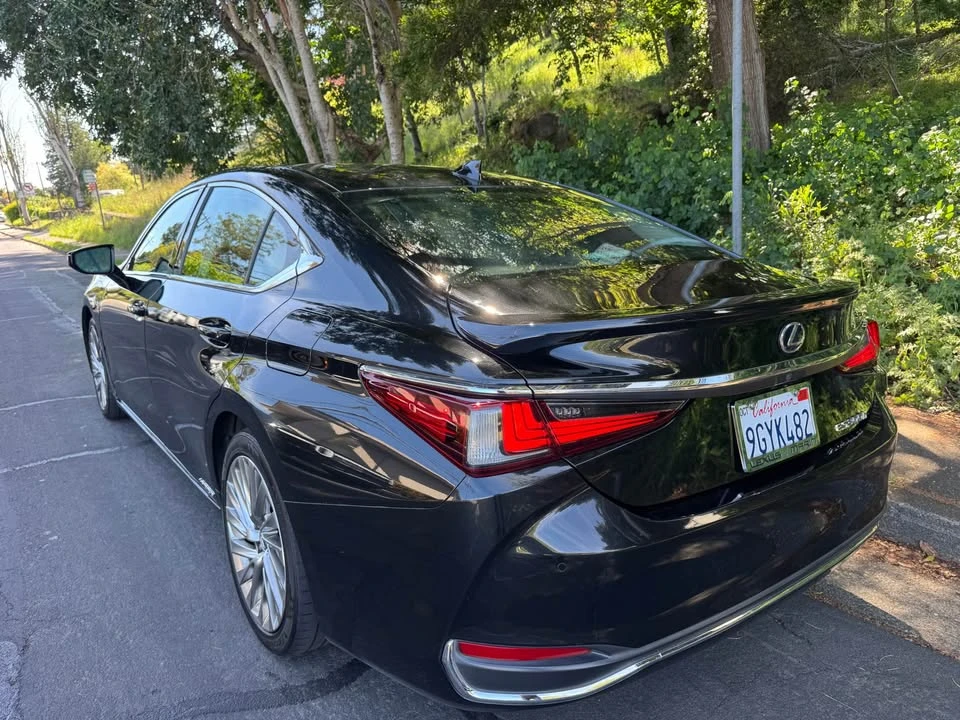 2020 Lexus ES 7th Gen - Image 6 of 19
