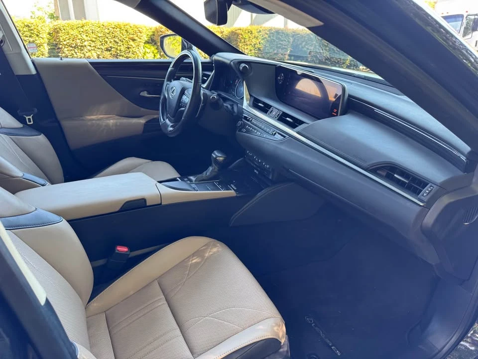 2020 Lexus ES 7th Gen - Image 8 of 19
