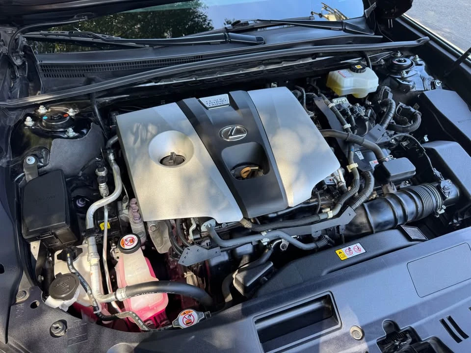 2020 Lexus ES 7th Gen - Image 12 of 19